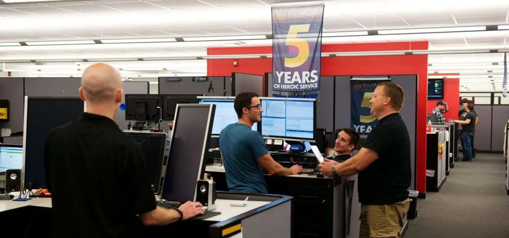 Герої за роботою.